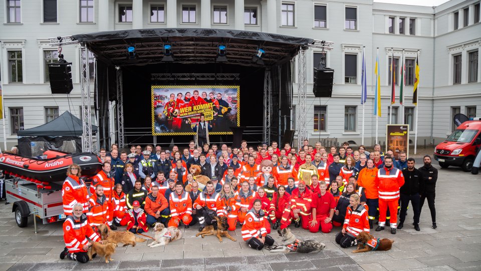 Gruppenbild der Einsatzkräfte