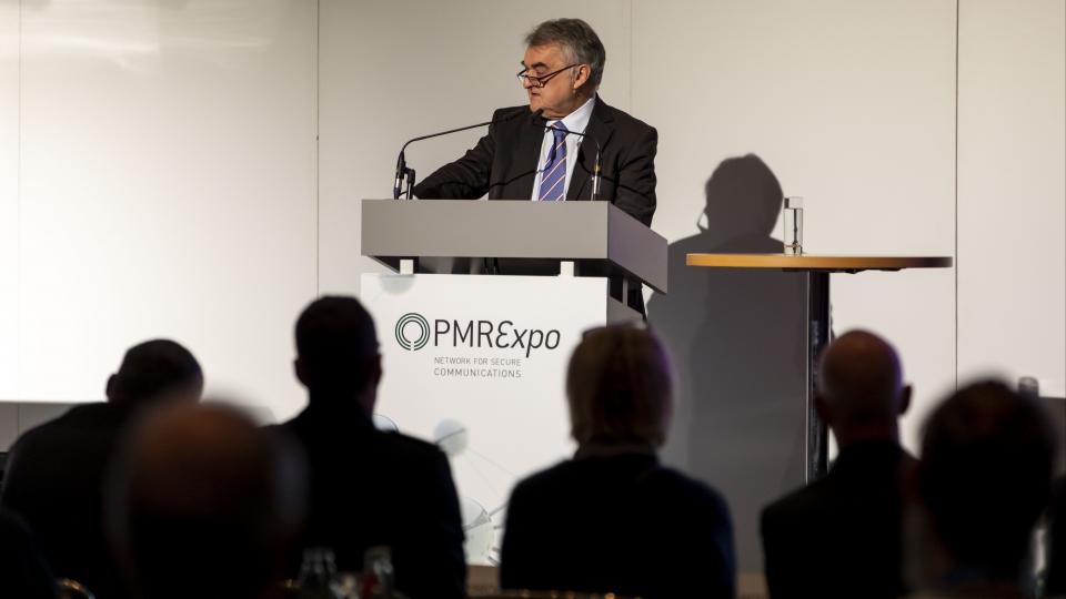 Innenminister Herbert Reul hält eine Rede bei der PMR Expo