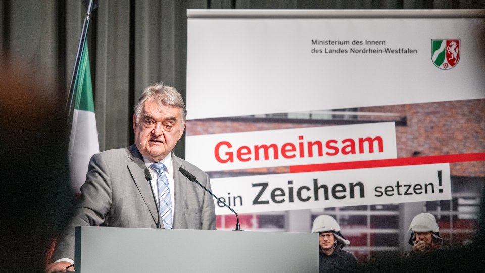 NRW-Innenminister Herbert Reul bei der Ansprache zur "NRW zeigt Respekt!" Kampagne