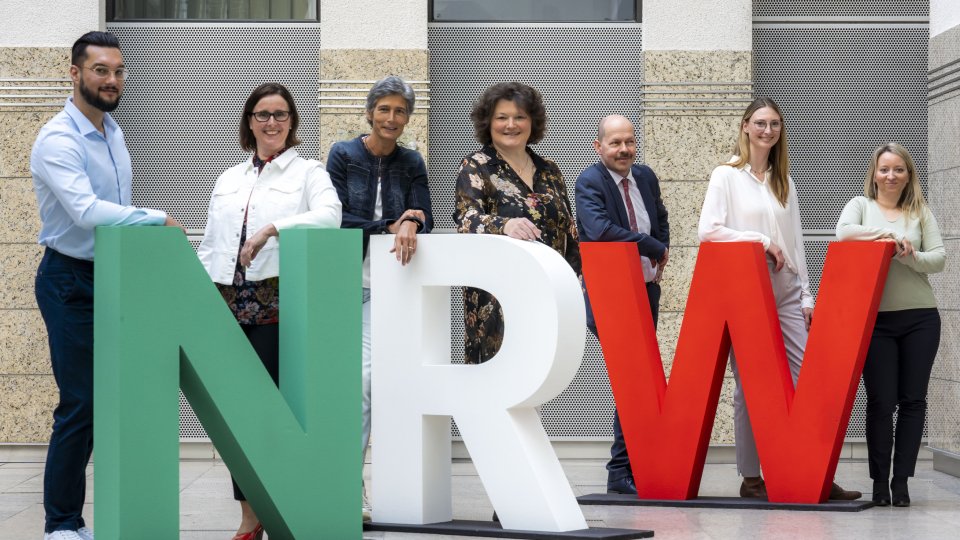 Menschen mit Buchstaben NRW
