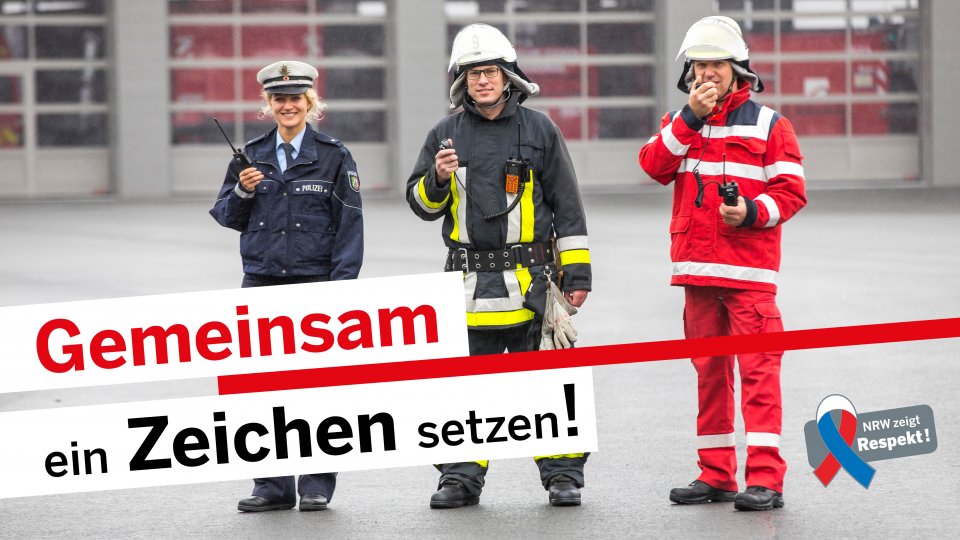 Kampagne "NRW zeigt Respekt für Einsatzkräfte" - Gruppenbild mit Polizistin, Feuerwehrmann und Rettungsdienstler