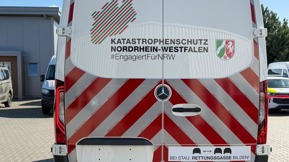 Betreuungsfahrzeug für Hilfsorganisationen - hinten