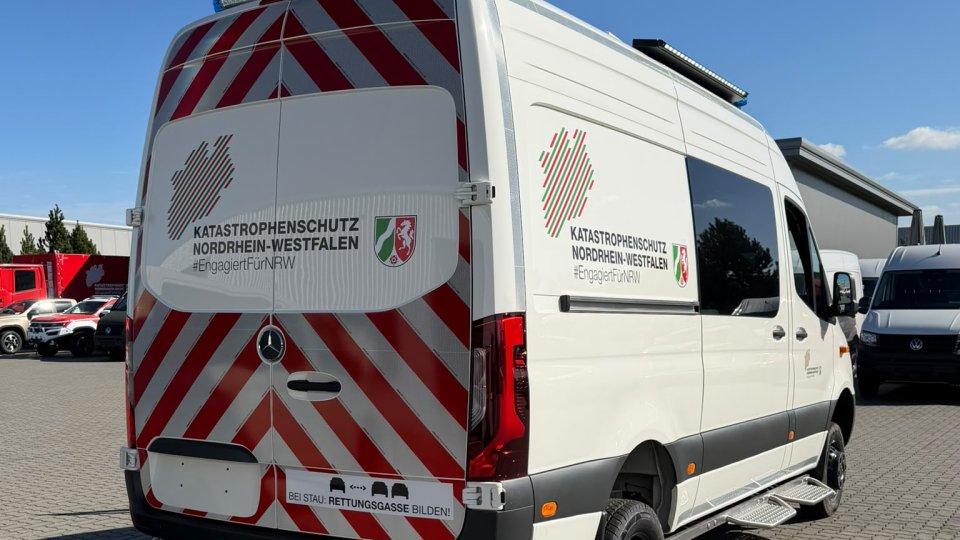 Betreuungsfahrzeug für Hilfsorganisationen - seitlich/hinten