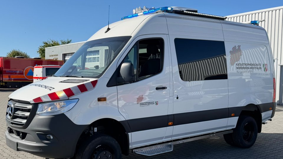 Betreuungsfahrzeug für Hilfsorganisationen - seitlich/vorne