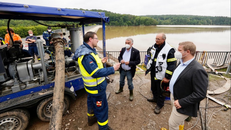 Minister Reul informiert sich vor Ort zu den Folgen des Starkregens