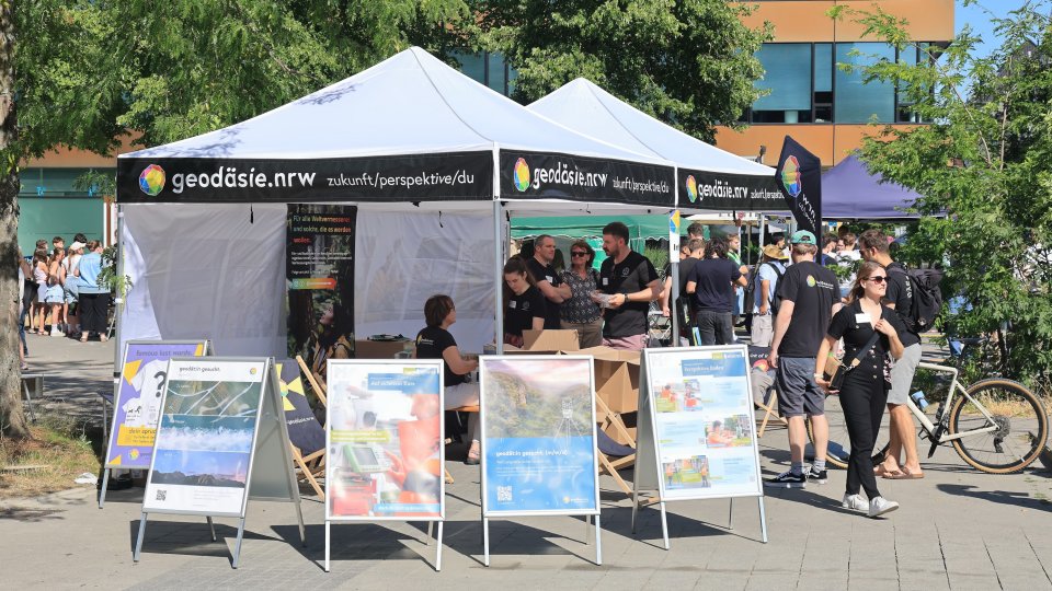 Infopavillon der Kampagne geodäsie.nrw
