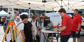 Gespanntes Warten auf das Ergebnis