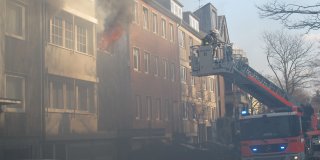 Feuerwehr löscht Brand