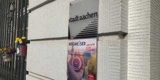 Schild Beratungsstelle Wegweiser in Aachen