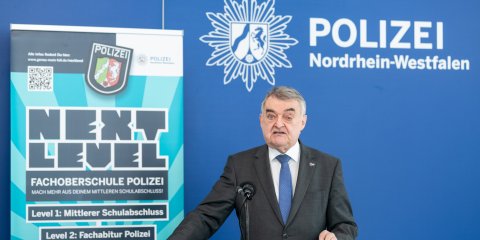 Vorstellung Fachoberschule Polizei - Rede Minister Reul