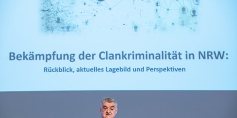 05.04.2022 Exterten-Tagung Clankriminalität in Neuss, Rede Minister freul
