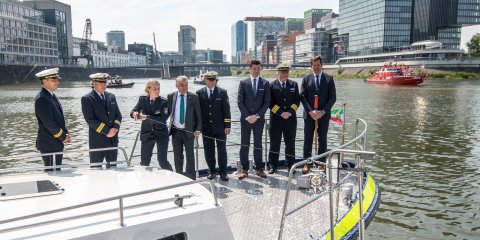 15.05.2023 Bootstaufe WSP2 iin Düsseldorf , Gruppenbild mit Minister Reul auf dem Schiff