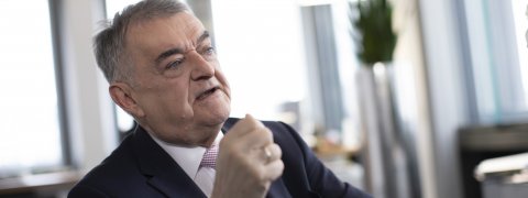 Herbert Reul - Porträt-Foto von der Seite