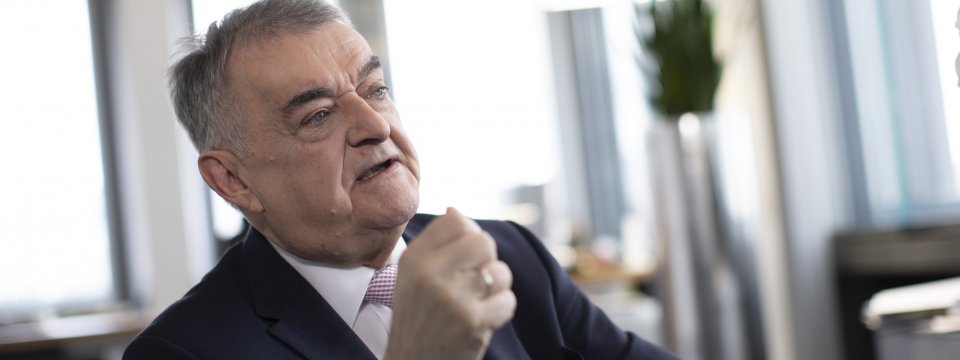 Herbert Reul - Porträt-Foto von der Seite