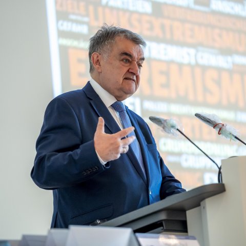 NRW-Innenminister Herbert Reul auf der Auftaktveranstaltung der Extremismusbeauftragten
