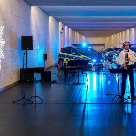 Landespolizeiorchester und Minister Reul bedanken sich musikalische bei den Bürgerinnen und Bürgern